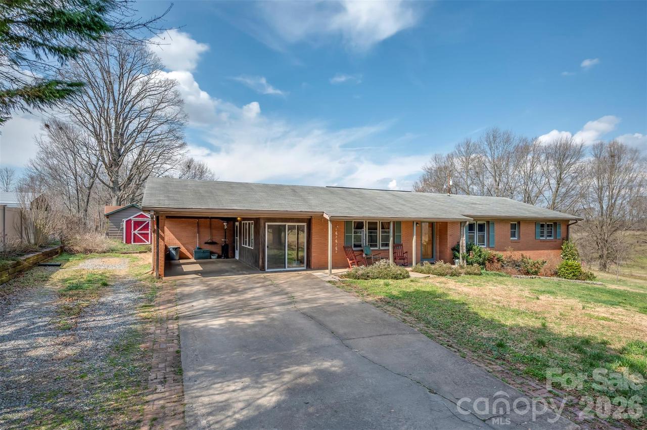 414 Sandy Run Church Rd., Mooresboro, NC 28114