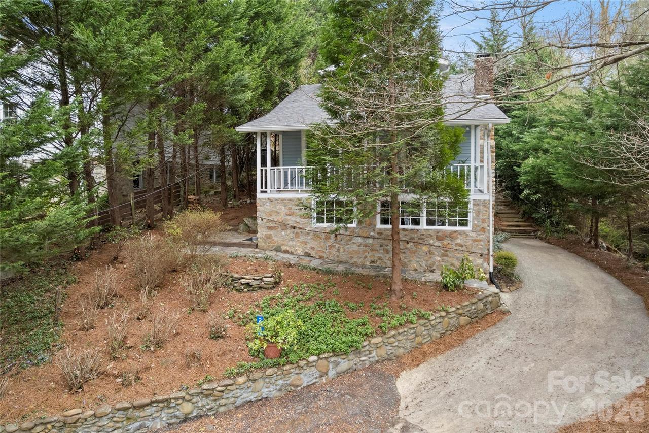 255 Hinson Terrace Dr., Saluda, NC 28773