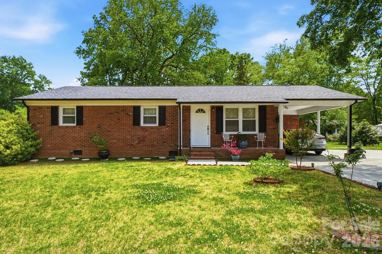 324 Autumn Dr., Harrisburg, NC 28075