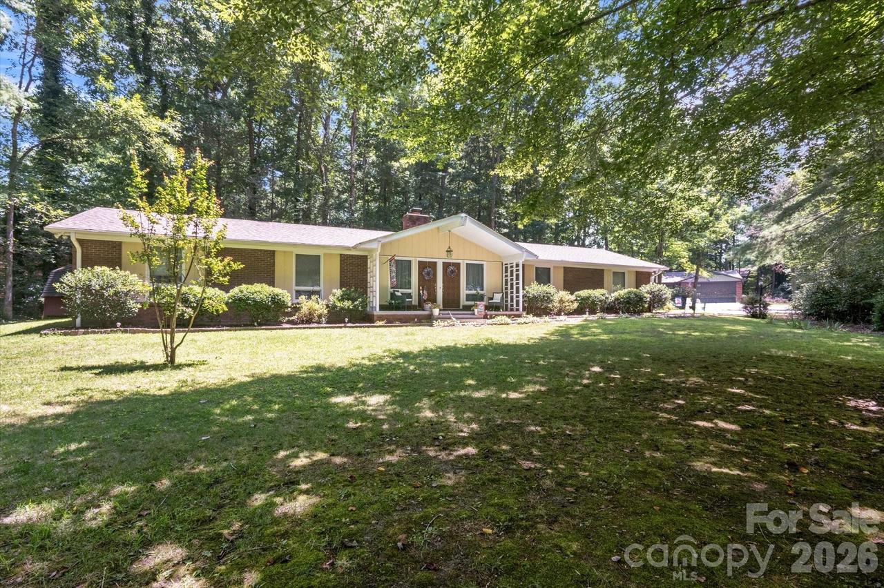 106 E Laurel Ln., Etowah, NC 28729