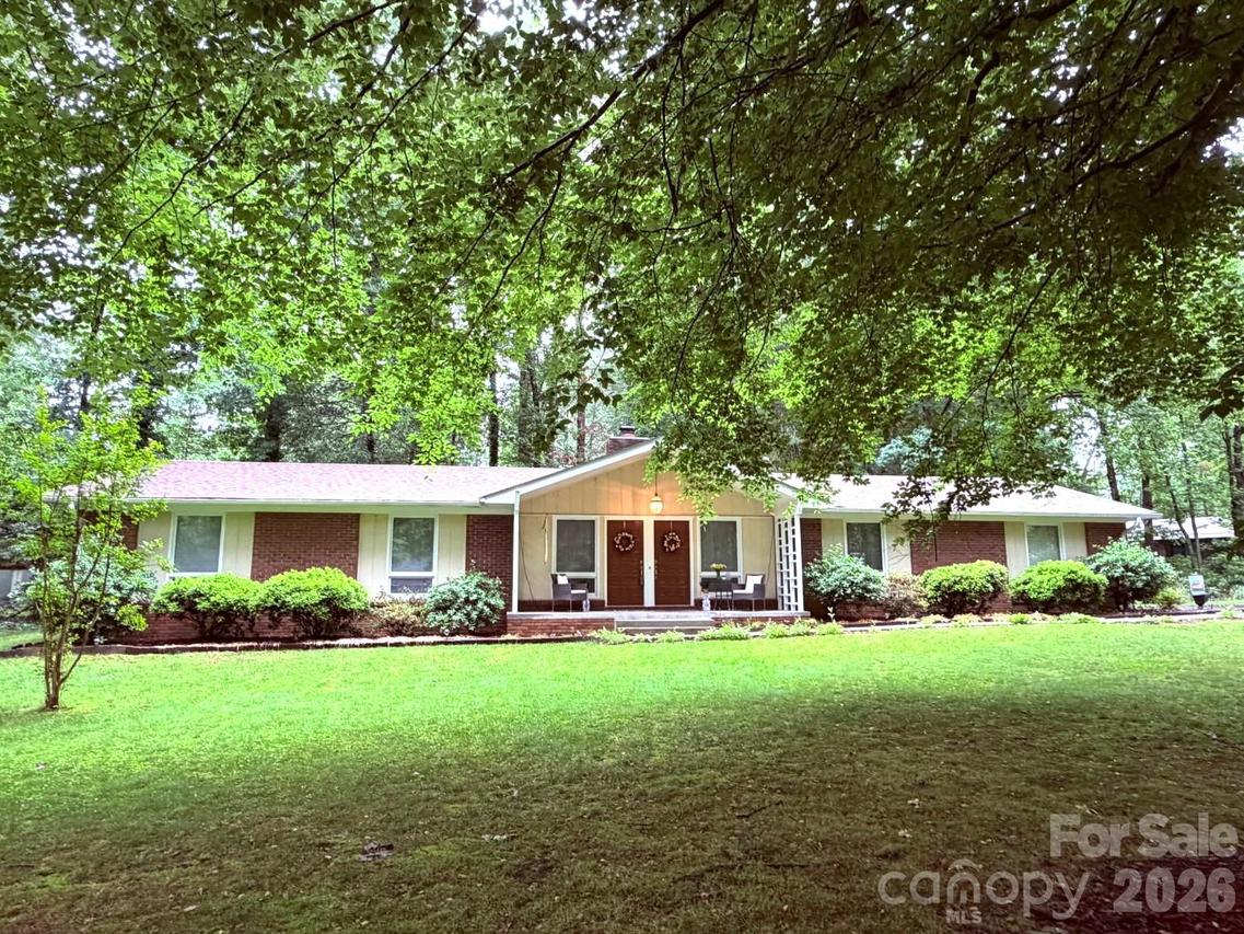106 E Laurel Ln., Etowah, NC 28729