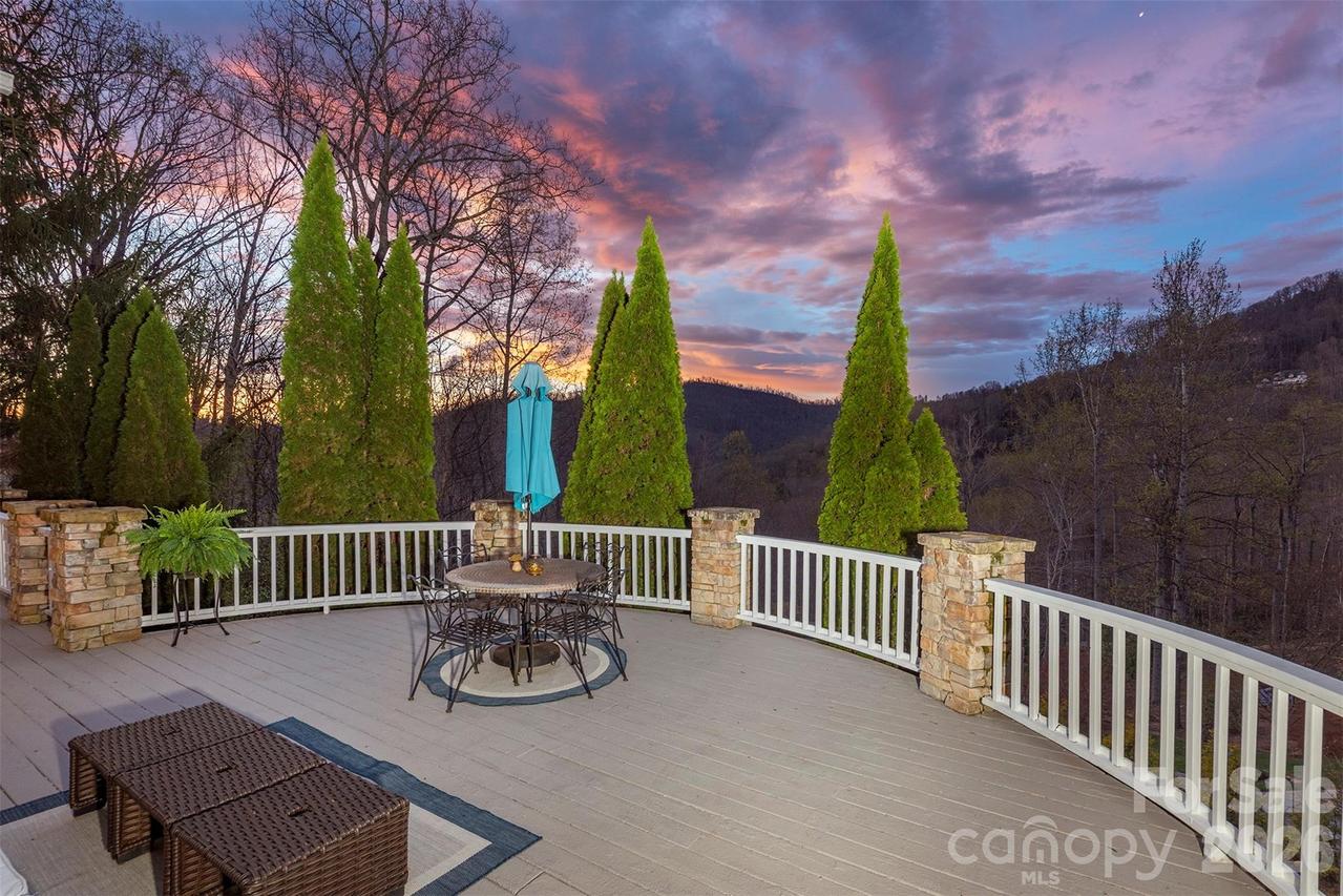 11 Hearthstone Dr., Asheville, NC 28803