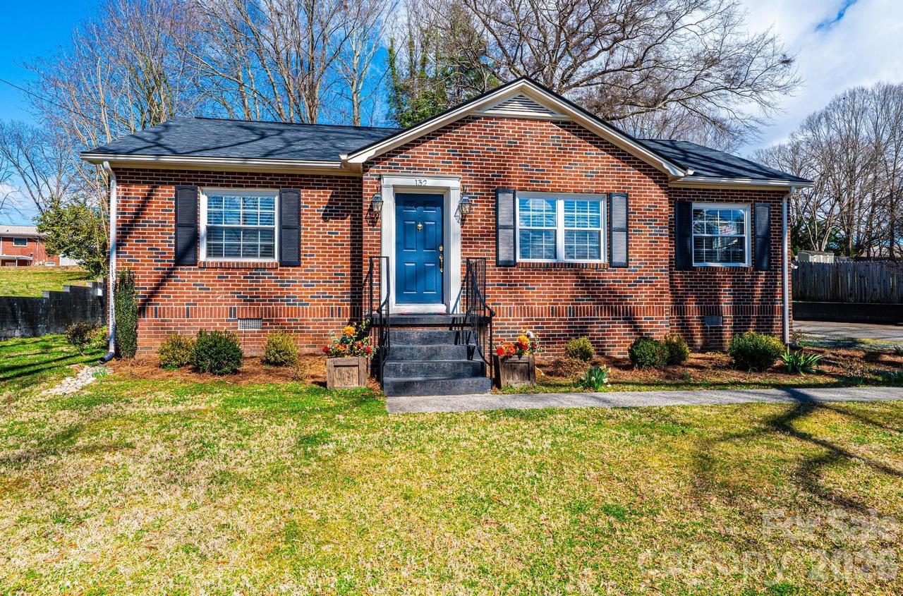 132 15th Ave., Hickory, NC 28601
