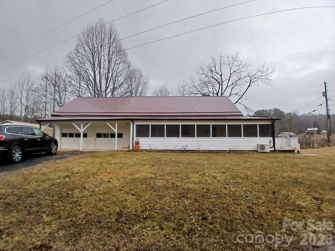 262 Blackberry Ln., Bakersville, NC 28705