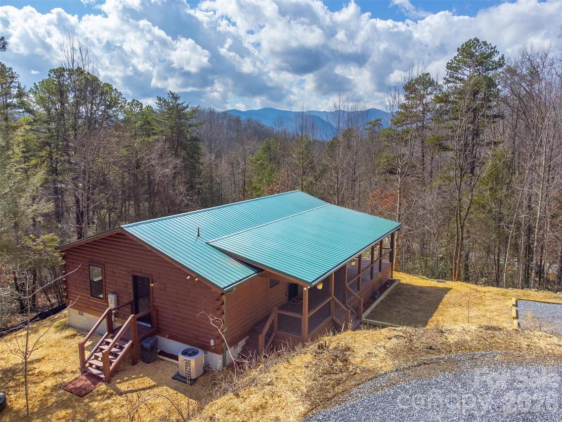677 Ridgetop Cir., Whittier, NC 28789