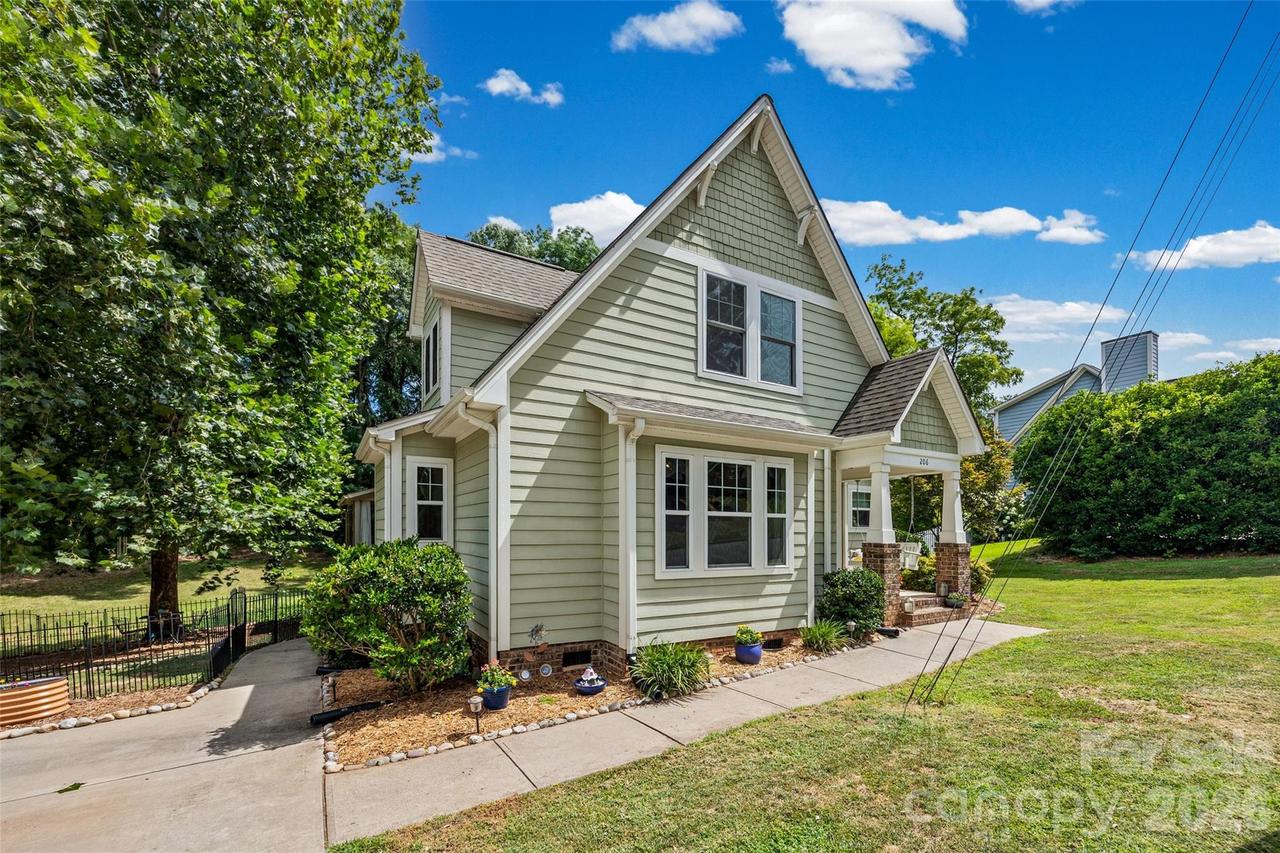 206 W Woodrow Ave., Belmont, NC 28012