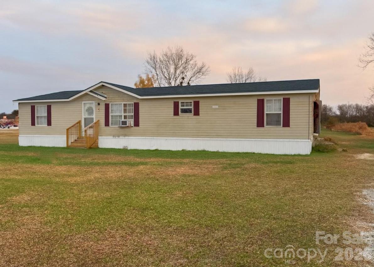 332 Best Rd., Whiteville, NC 28472