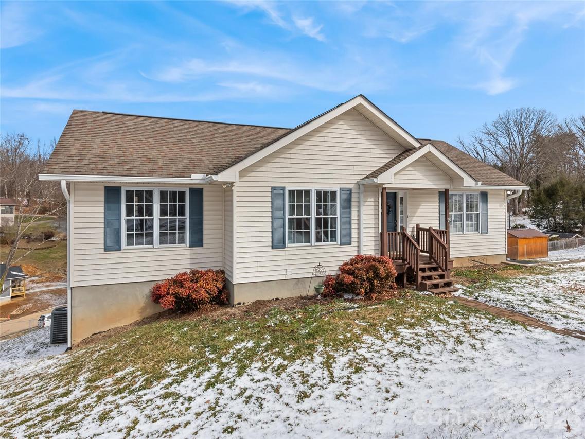 30 Woodruff St., Canton, NC 28716