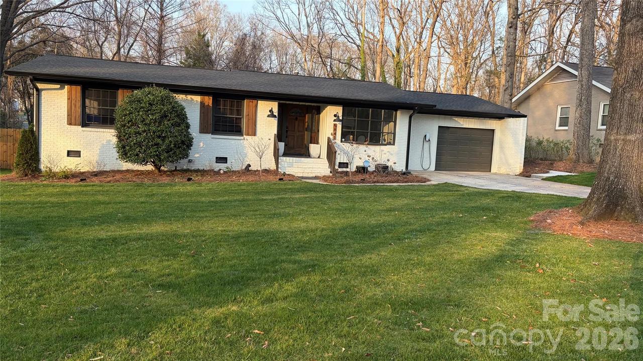 5841 Donegal Dr., Charlotte, NC 28212