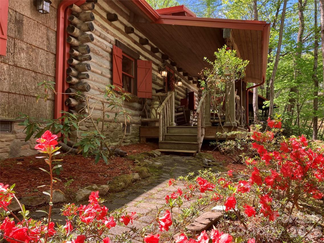 12 Victoria Rose Ln., Waynesville, NC 28785