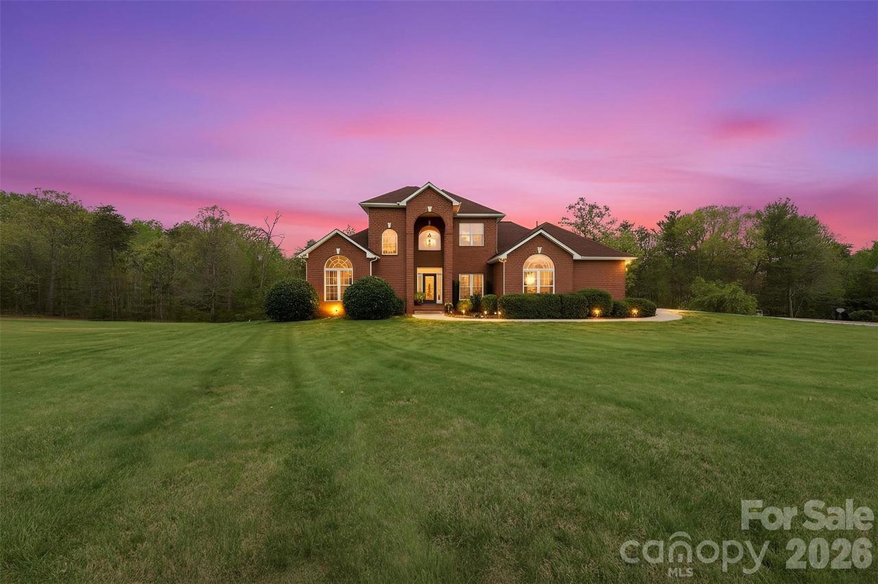 48 Oakdale Dr., Taylorsville, NC 28681