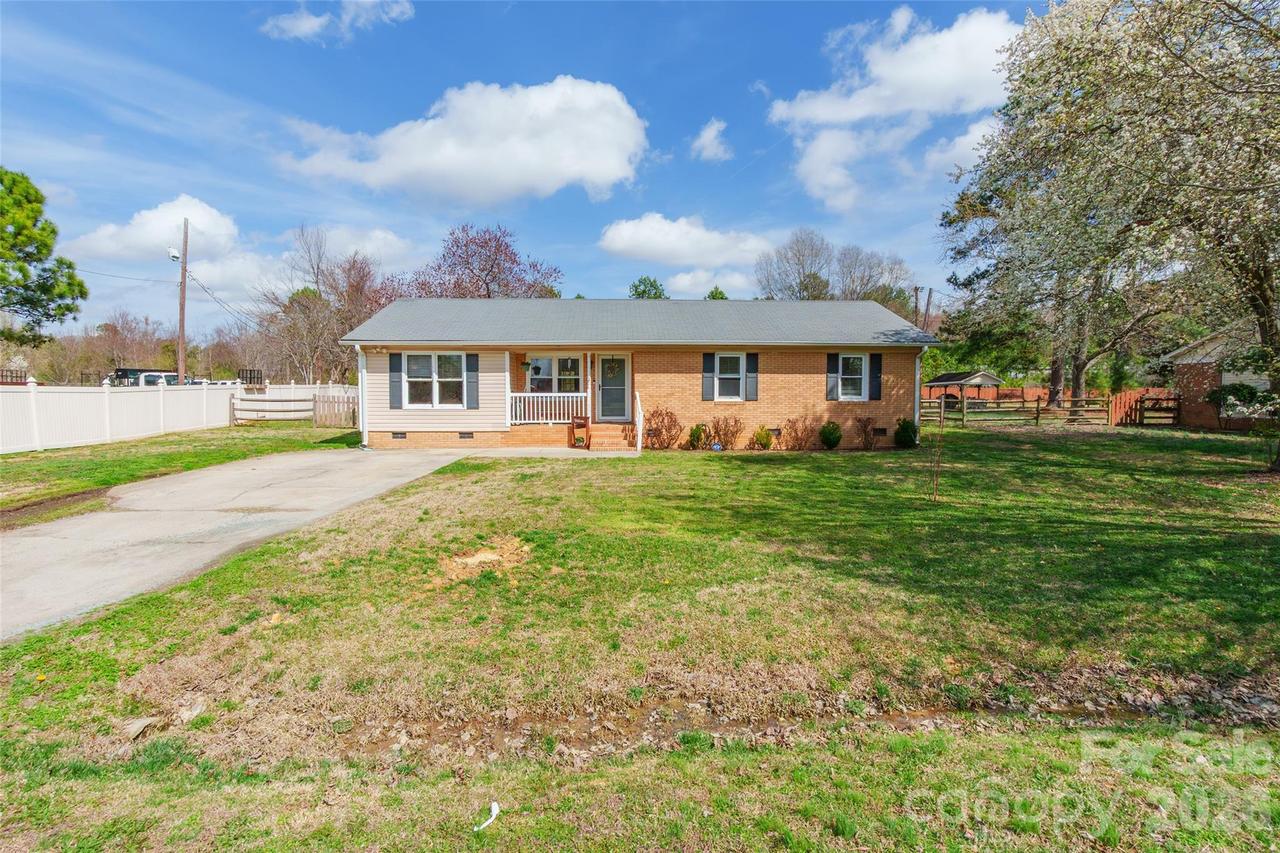 5316 Country Ln., Monroe, NC 28110