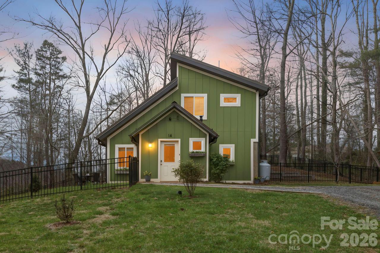14 Sunny Hollow Ln., Fairview, NC 28730