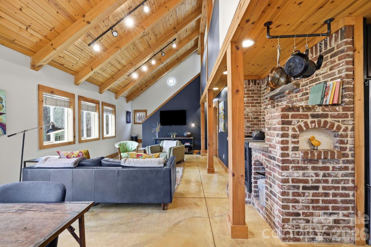 14 Sunny Hollow Ln., Fairview, NC 28730