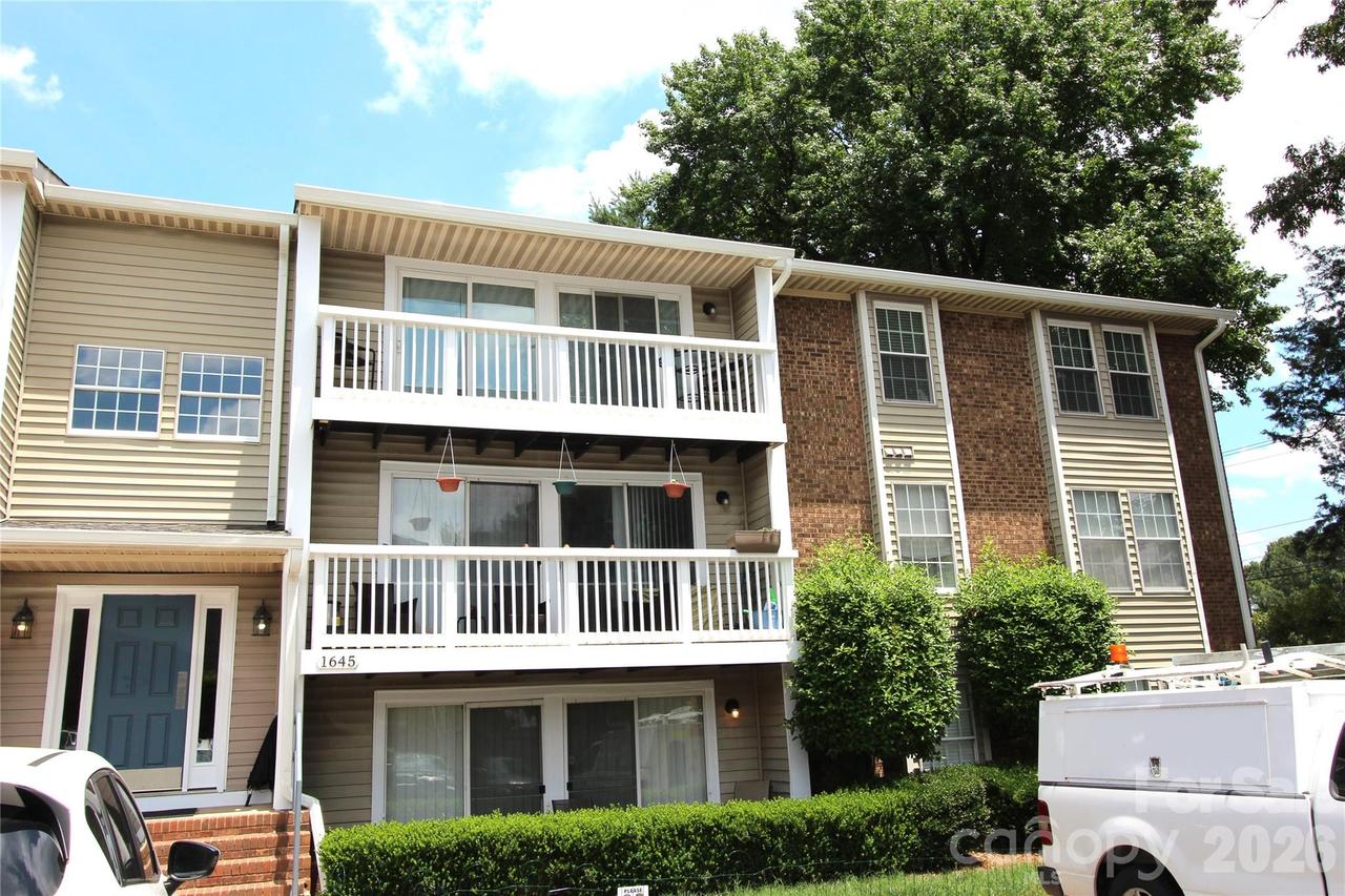 1645 Arlyn Cir. #M, Charlotte, NC 28213