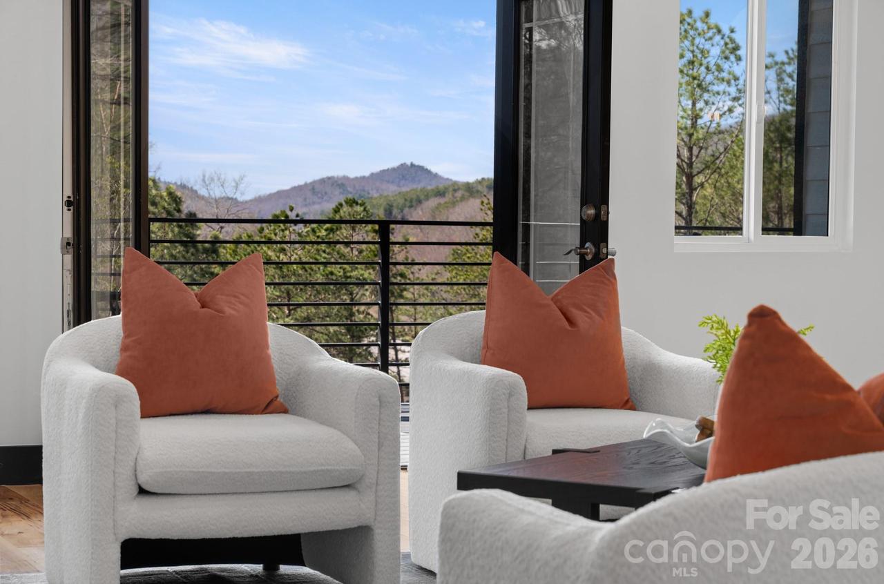 74 Jeranna Rd., Mills River, NC 28759