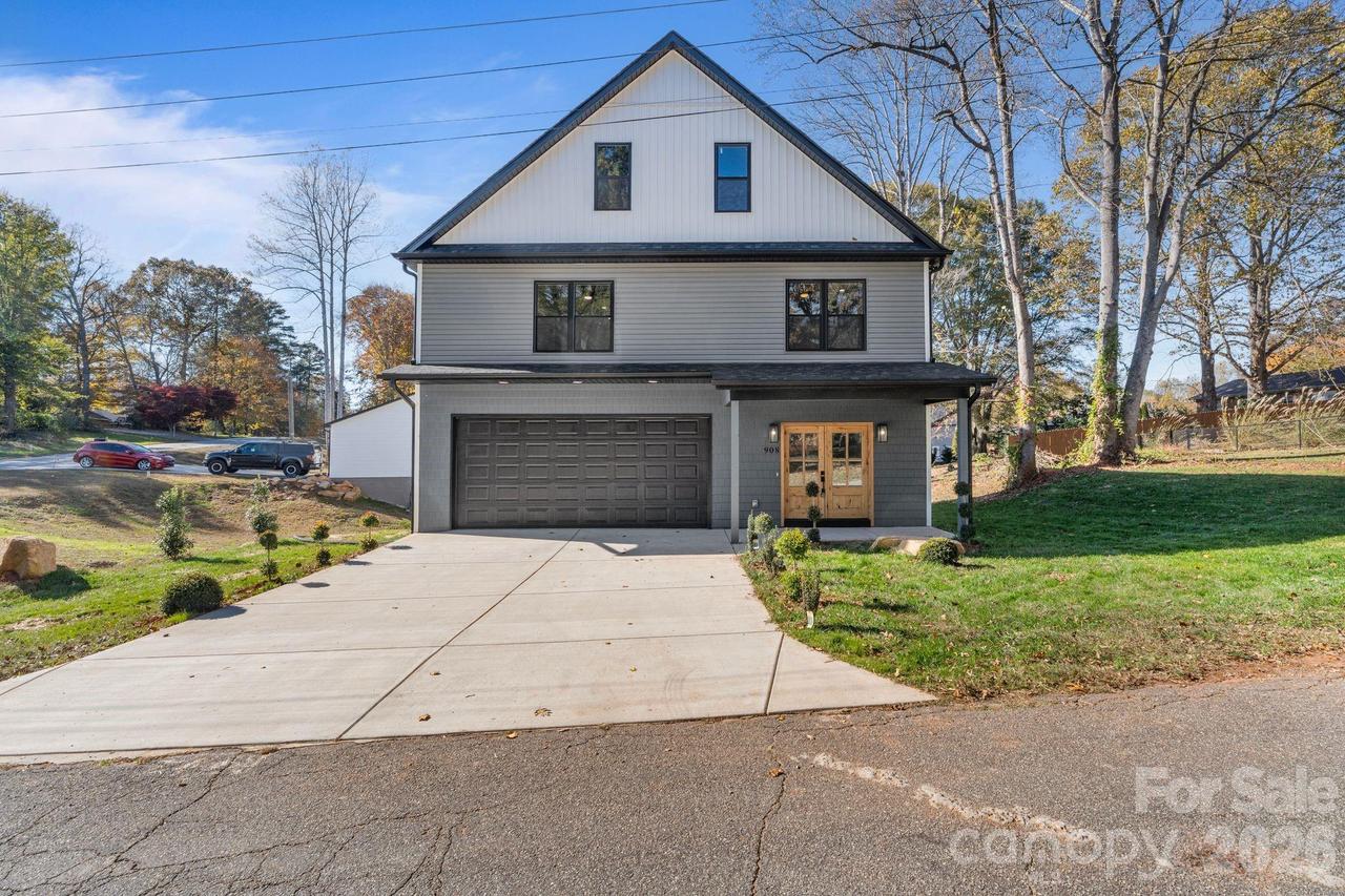 908 30th Avenue Dr., Hickory, NC 28601