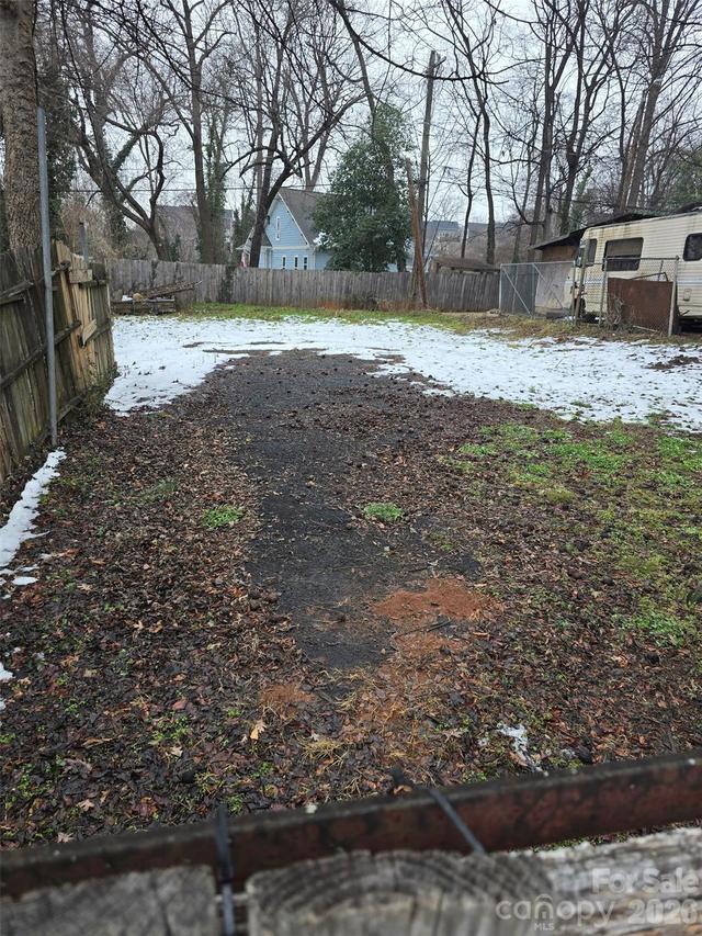 320 Woodvale Pl., Charlotte, NC 28208