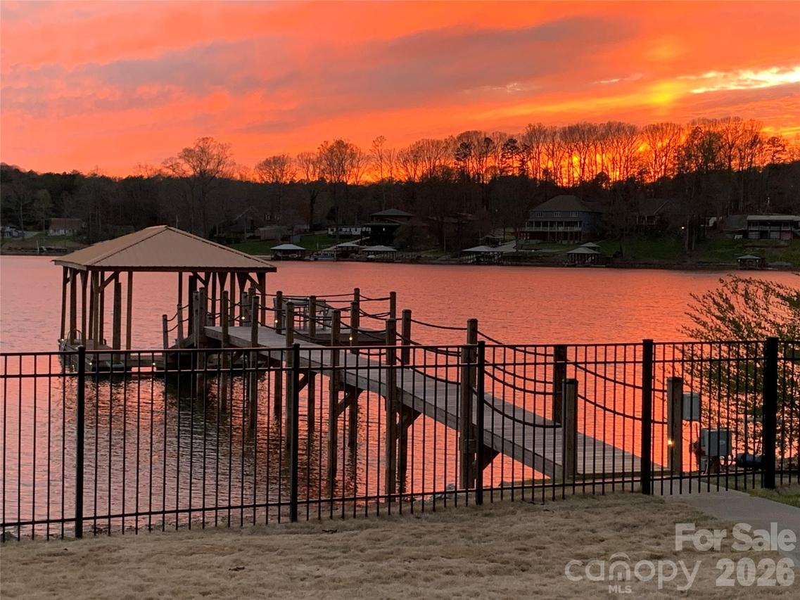 6852 Locke Dr., Sherrills Ford, NC 28673