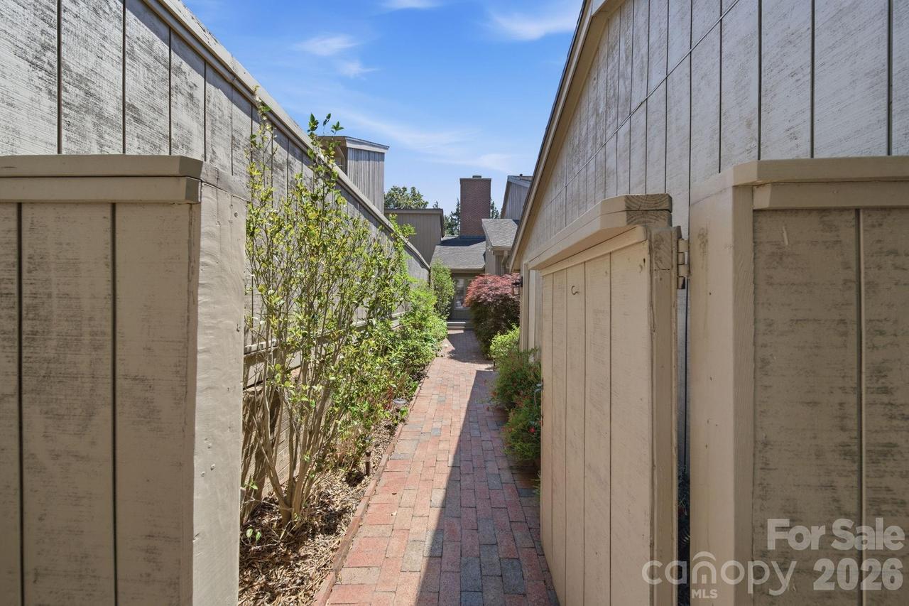 5136 Dunes Ct., Charlotte, NC 28226