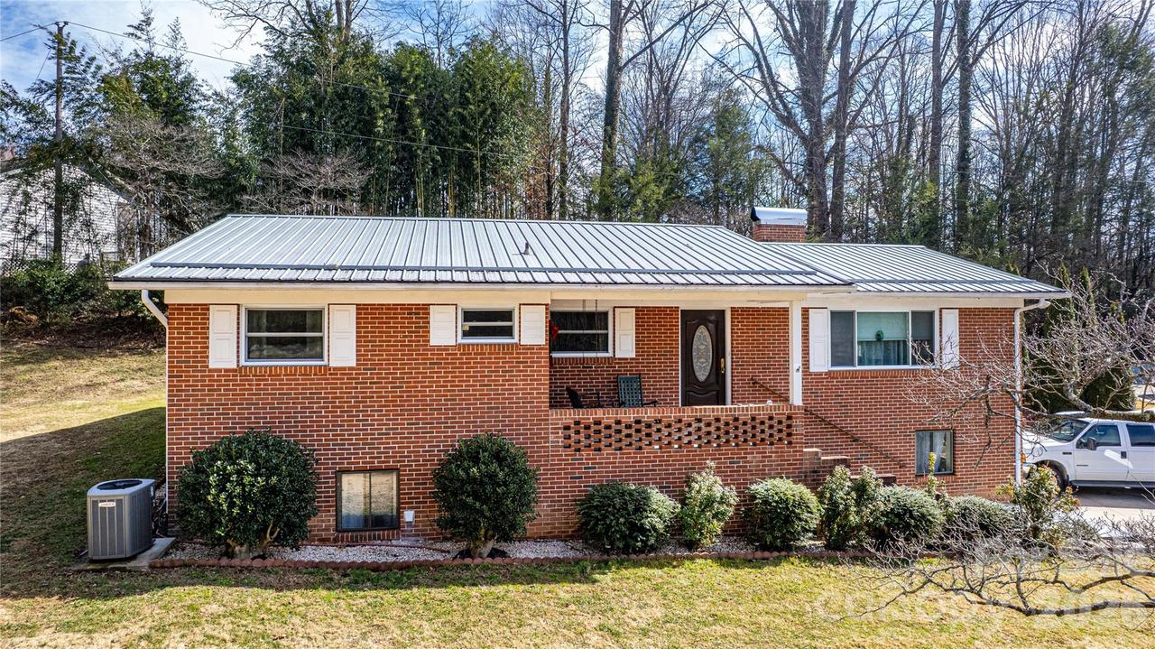 356 Pleasant Hill Dr., Brevard, NC 28712