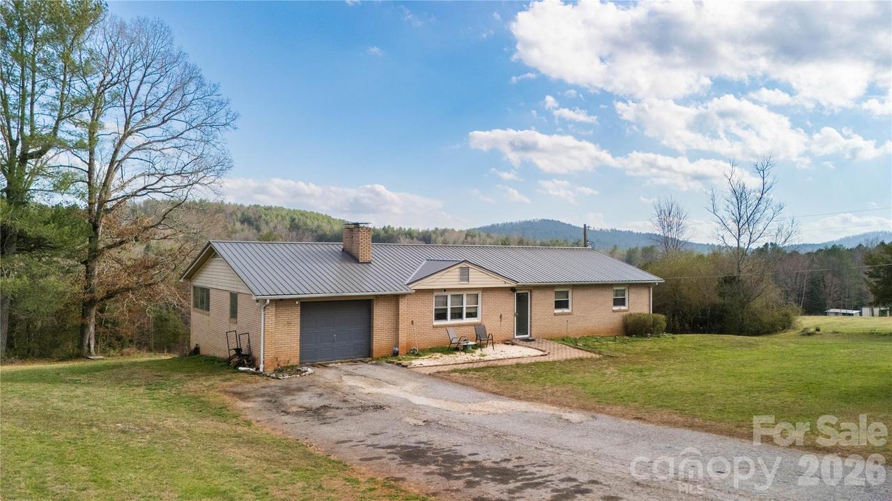 4636 Oak Hill School Rd., Lenoir, NC 28645
