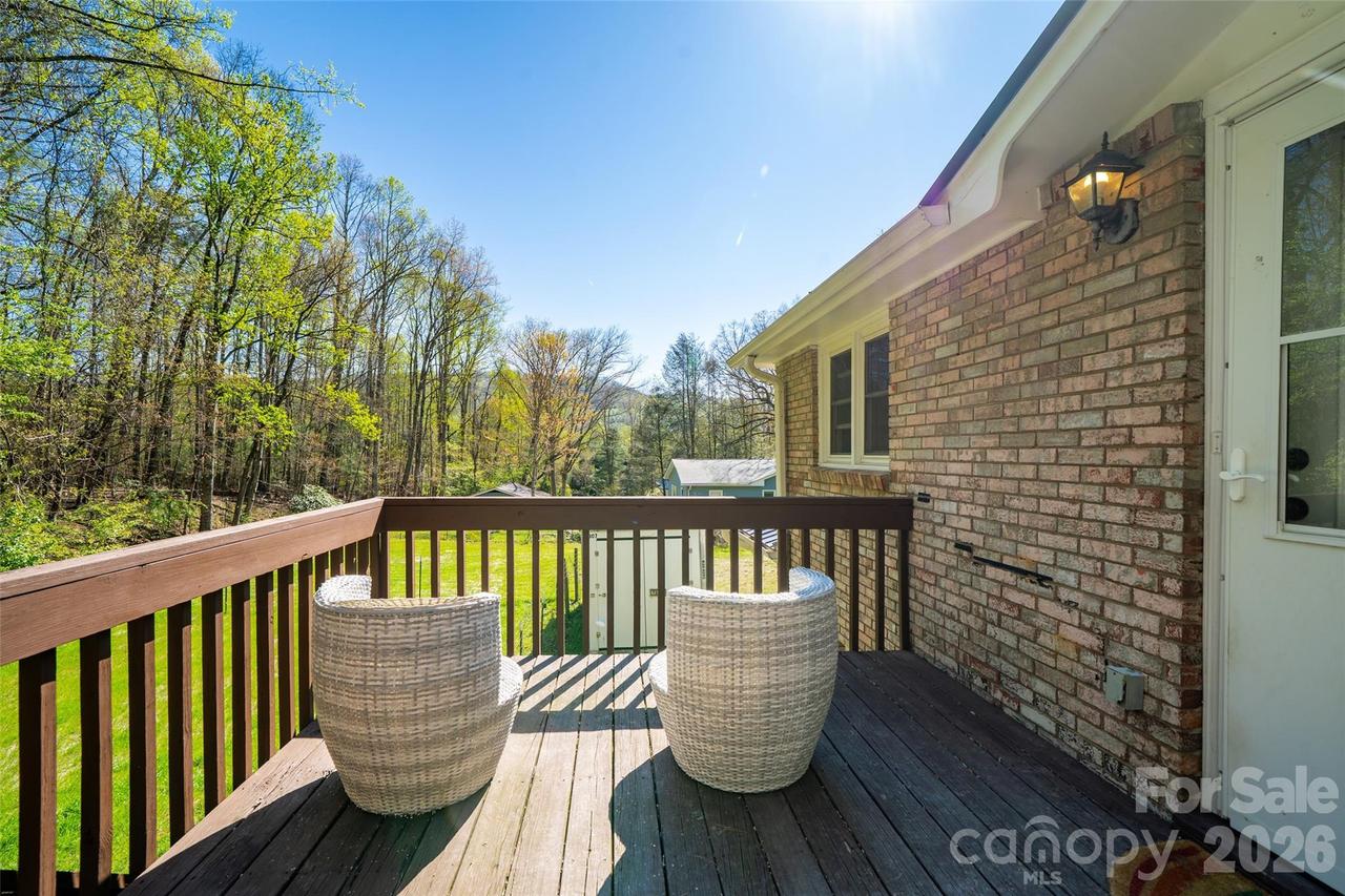 913 Dorothy St., Hendersonville, NC 28791