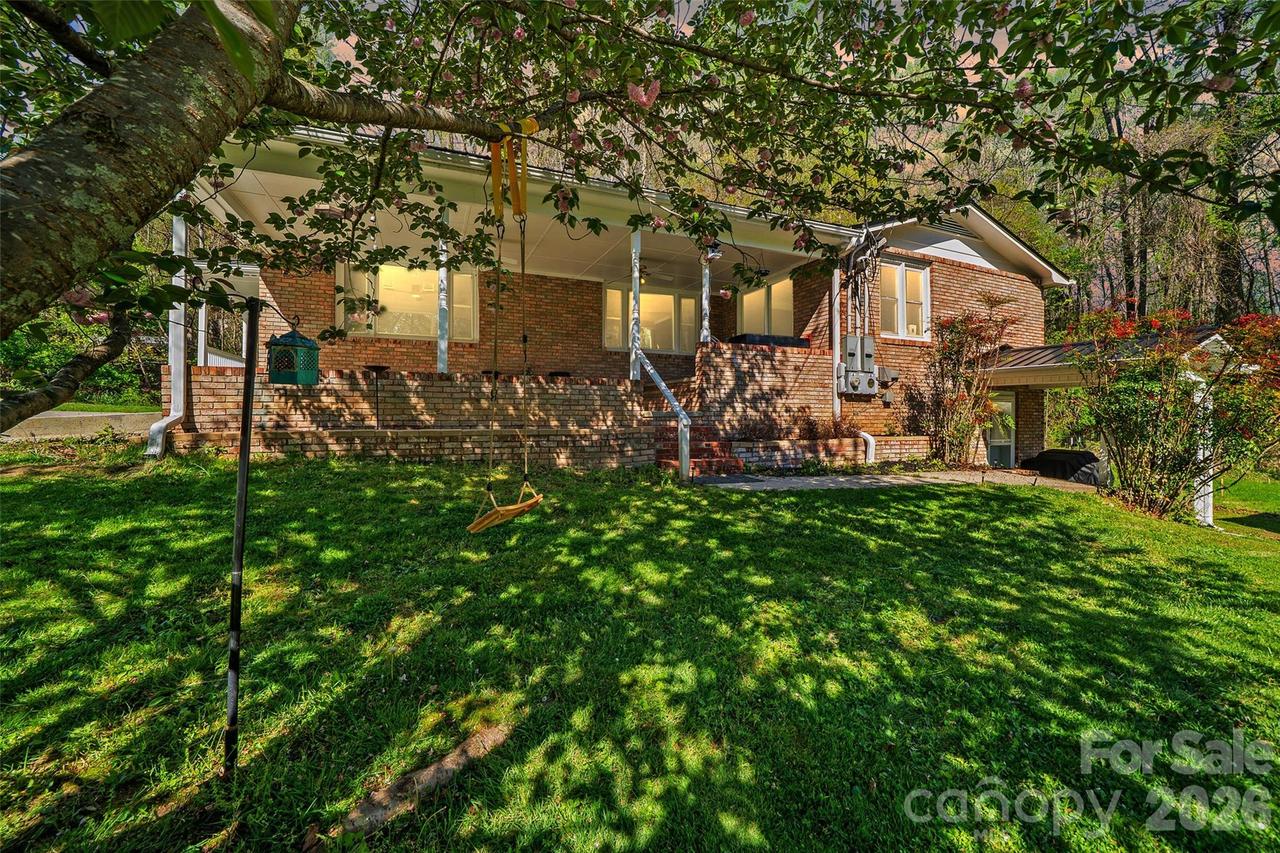 913 Dorothy St., Hendersonville, NC 28791
