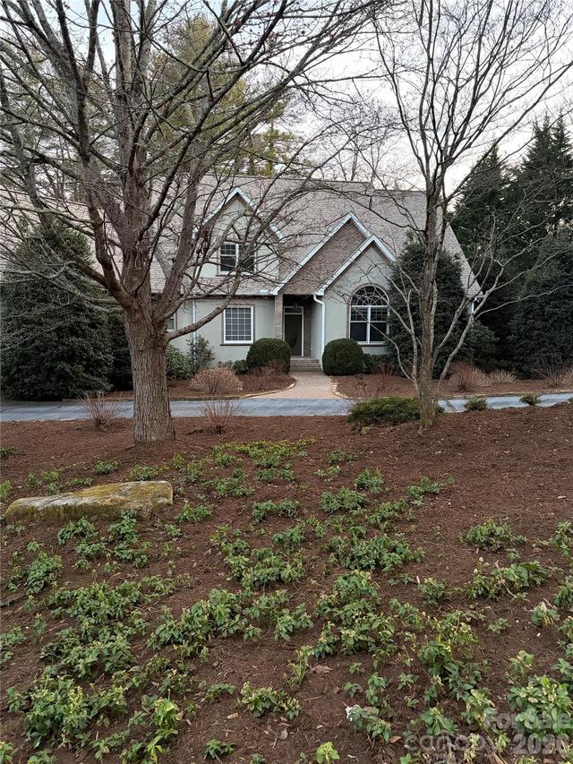 110 Fox Chase Dr., Hendersonville, NC 28739