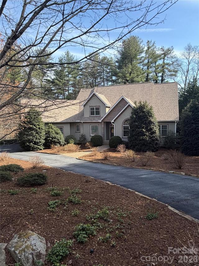 110 Fox Chase Dr., Hendersonville, NC 28739