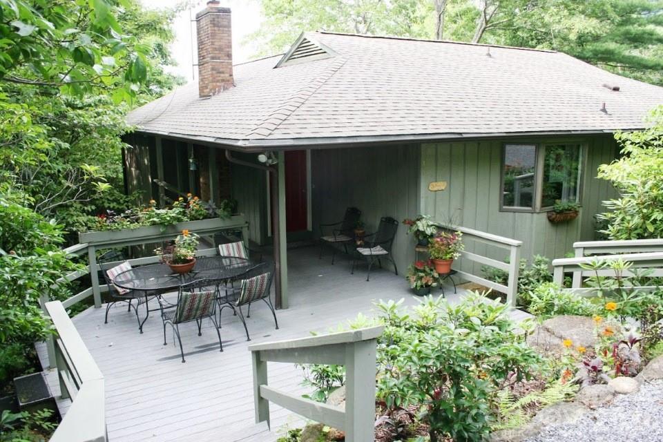 31 Rhododendron Rd., Black Mountain, NC 28711