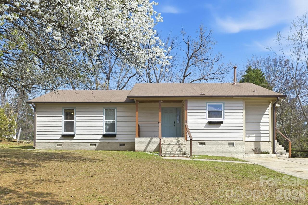 501 Vista Grande Cir., Charlotte, NC 28226