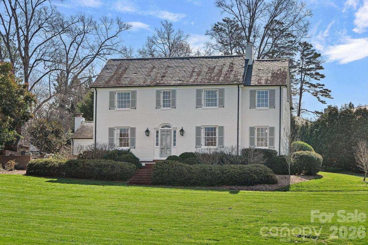 1845 Pinewood Cir., Charlotte, NC 28211
