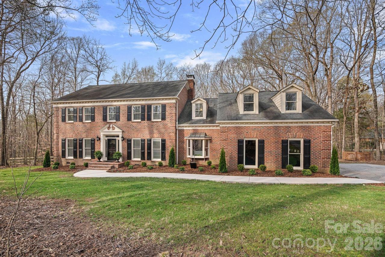 2225 Shagbark Ln., Matthews, NC 28104