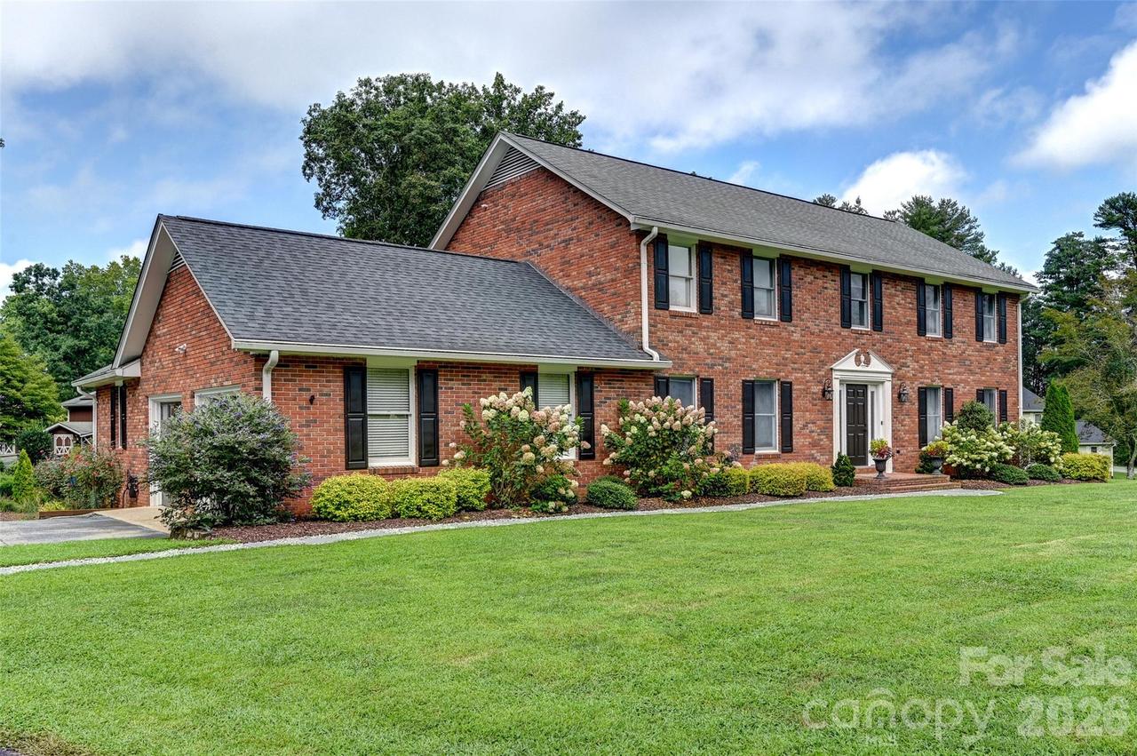 507 Fenwick Ct., Hendersonville, NC 28739