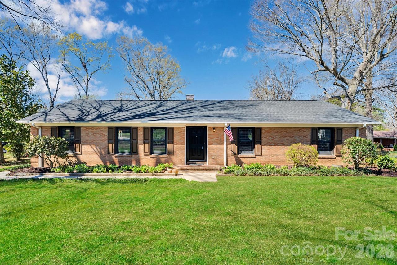 107 Woodlynn Dr., Charlotte, NC 28214