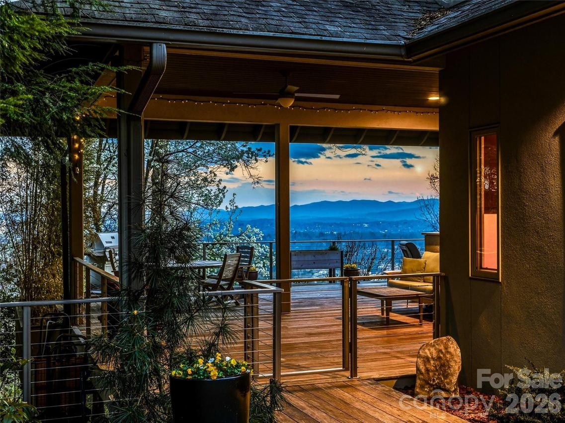 102 Horizon Hill Rd., Asheville, NC 28804