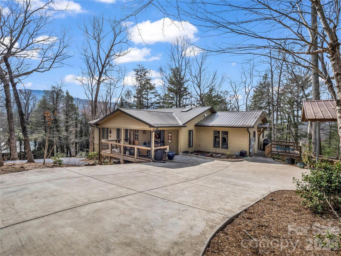 4 Western View St., Black Mountain, NC 28711