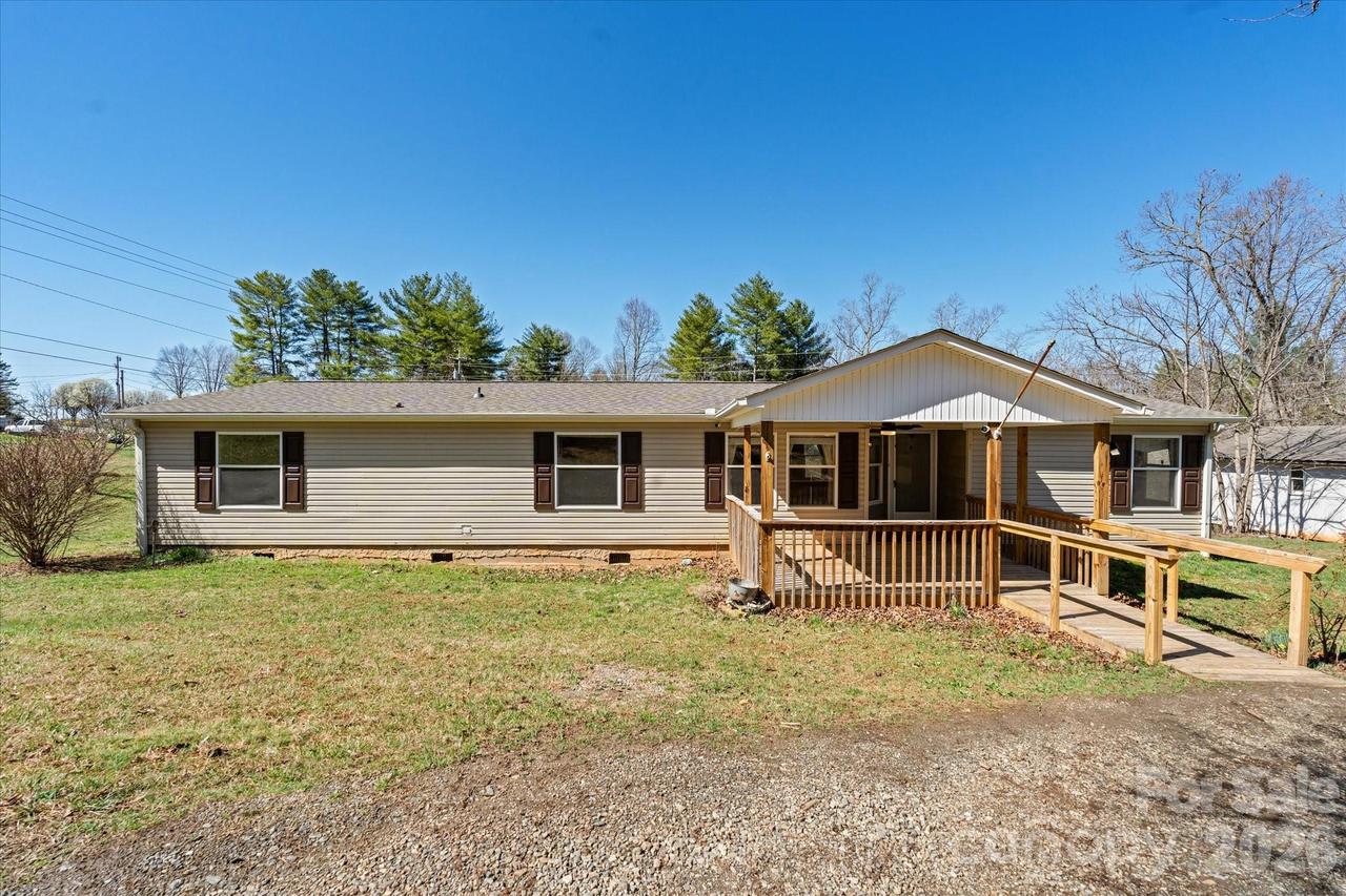 18 Ford Valley Rd., Weaverville, NC 28787