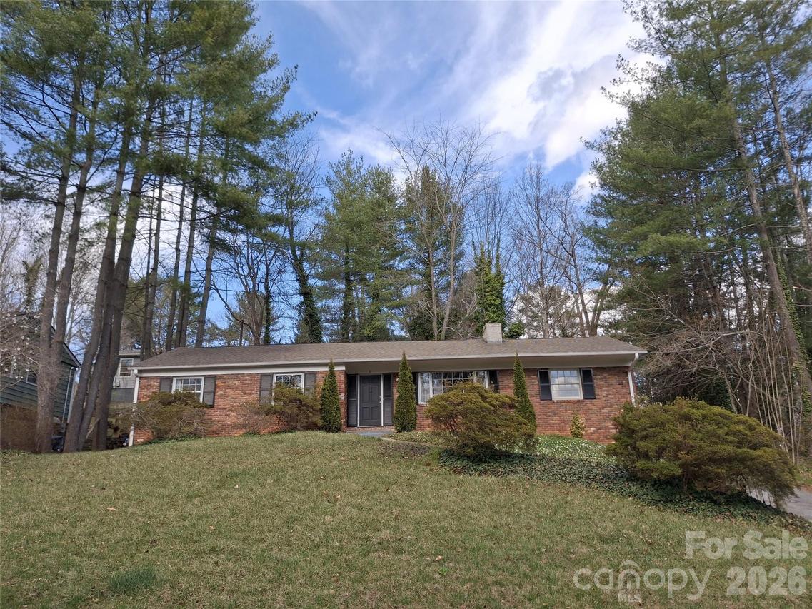1 Clearbrook Rd., Asheville, NC 28805