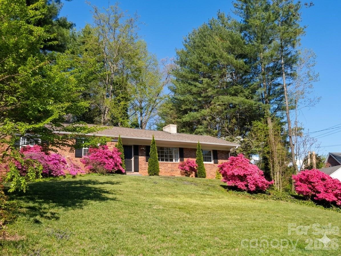 1 Clearbrook Rd., Asheville, NC 28805