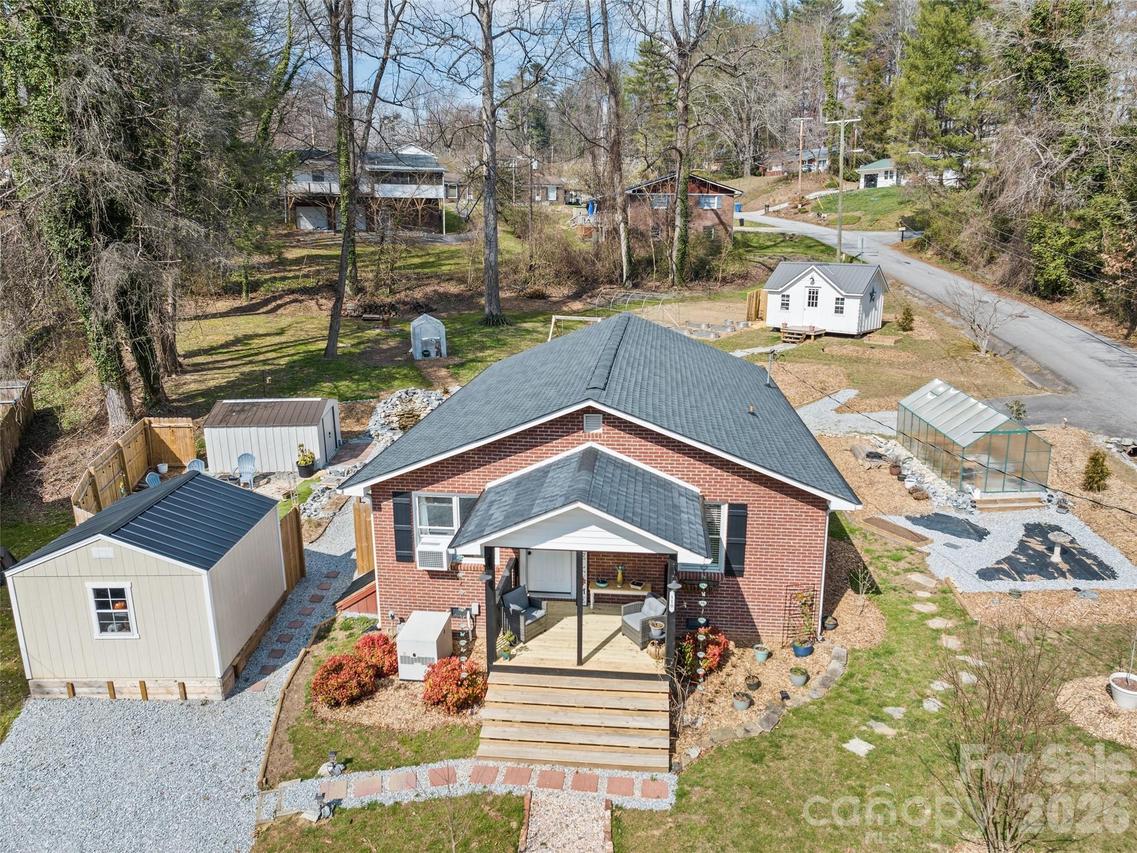 110 Ewart Dr., Hendersonville, NC 28739
