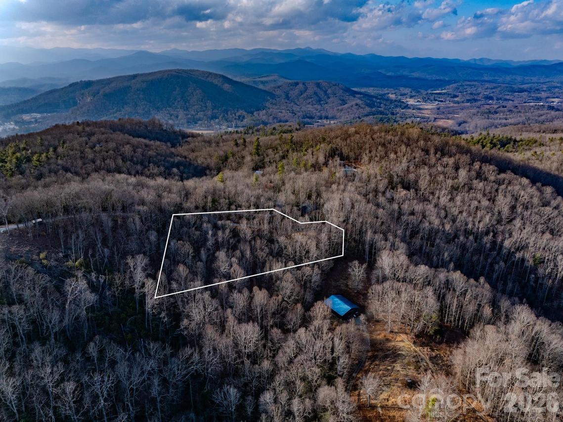 582 Faircrest Ln., Hendersonville, NC 28792