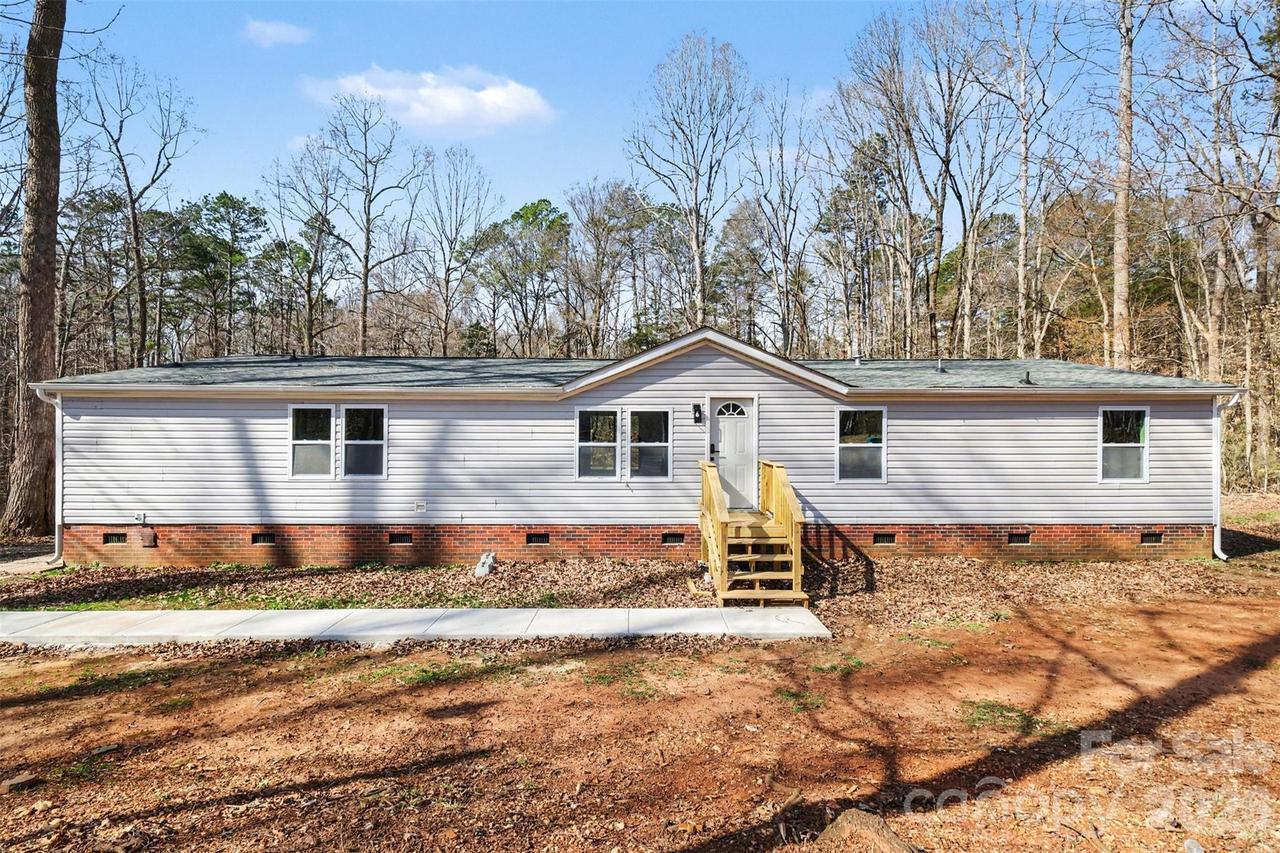 5050 Park Creek Dr., Mount Holly, NC 28120