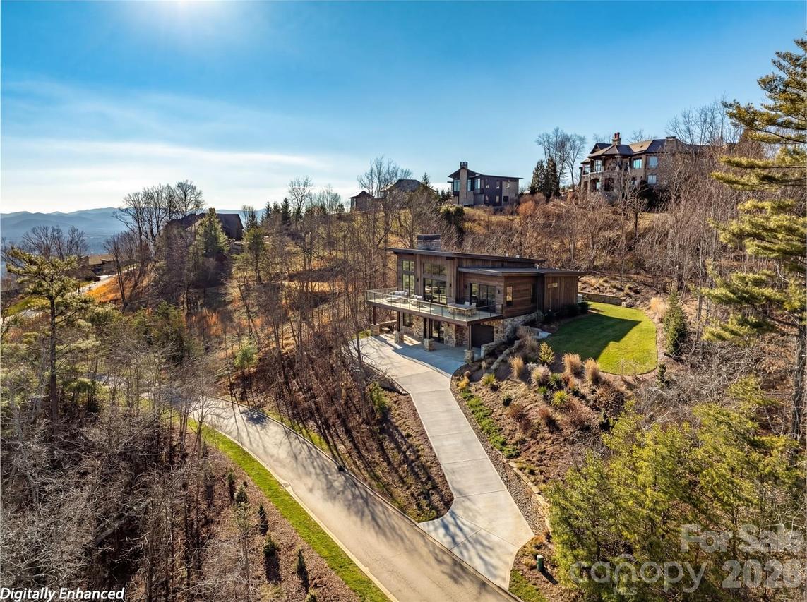 167 Summit Tower Cir., Asheville, NC 28804