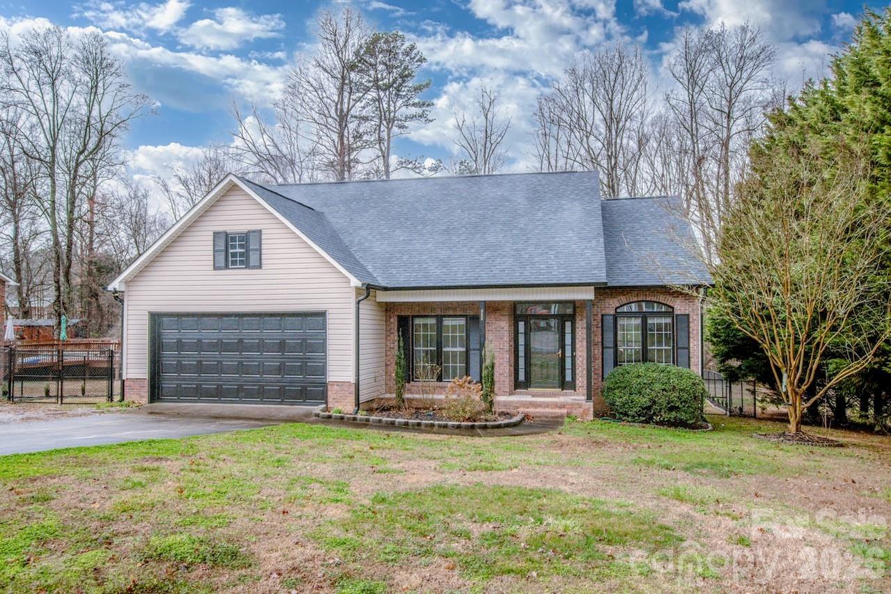 225 Delview Dr., Cherryville, NC 28021