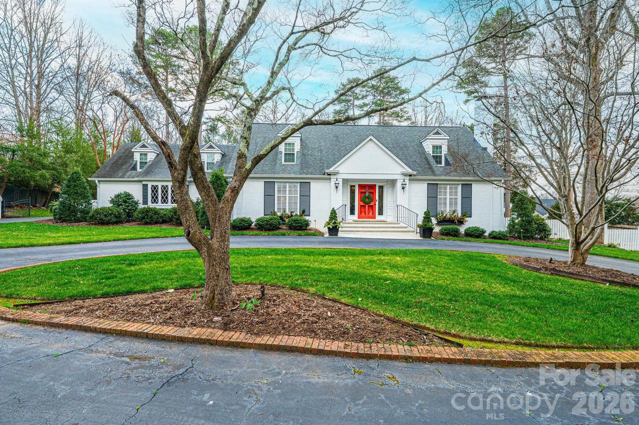 935 18th Avenue Dr., Hickory, NC 28601