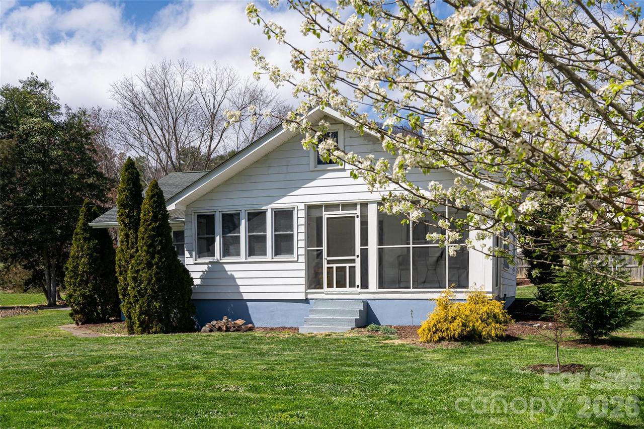 994 Riceville Rd., Asheville, NC 28805