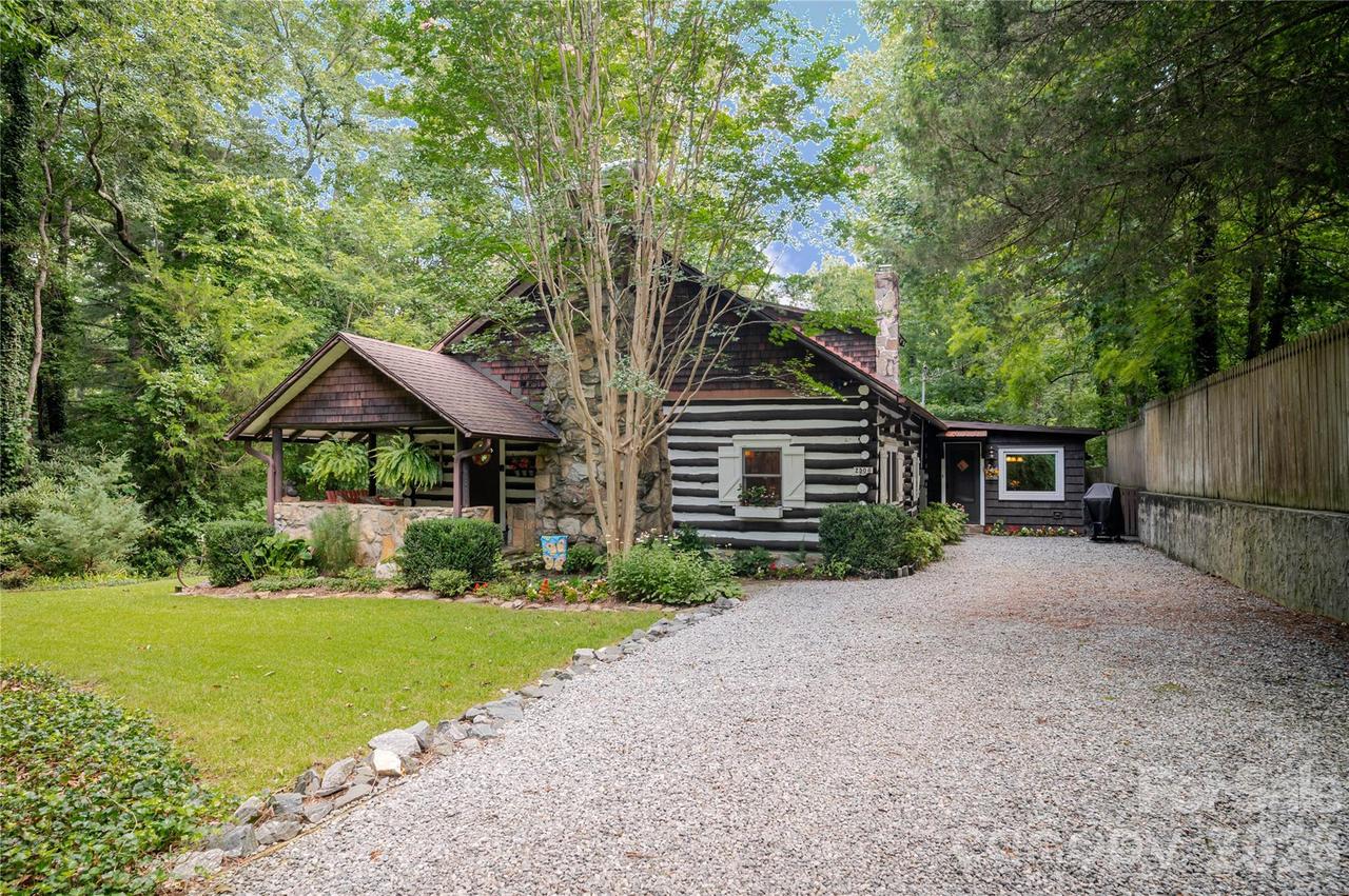 2506 Anders Dr., Hendersonville, NC 28791