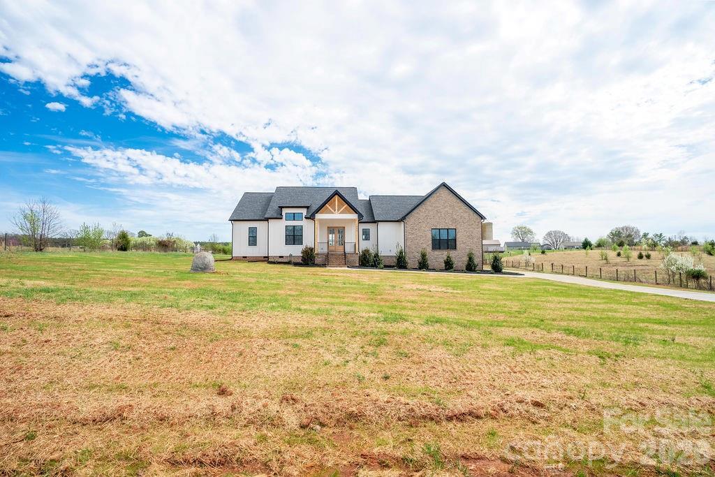 1353 Maple Lee Ct., Lincolnton, NC 28092